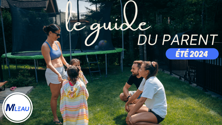 Le guide du parent été 2024 de M'Leau, montrant une instructrice de natation et un couple avec des enfants discutant joyeusement dans un jardin ensoleillé, illustrant un environnement familial et détendu pour l'apprentissage de la natation.
